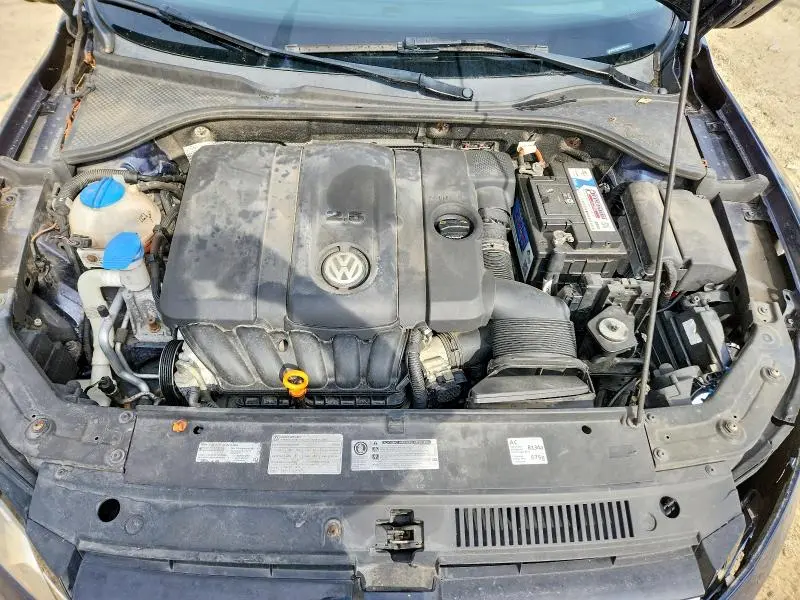 2013 VOLKSWAGEN PASSAT SE  