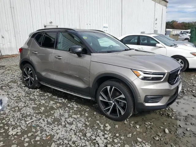 2022 VOLVO XC40 T5 R-DESIGN  