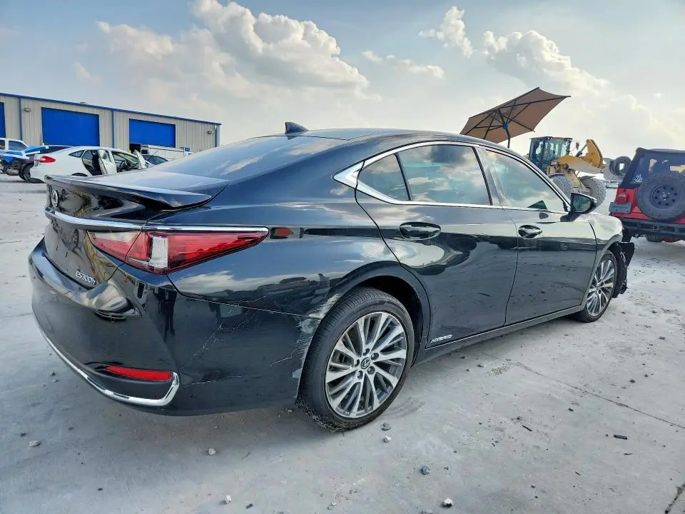 2021 LEXUS ES 300H  