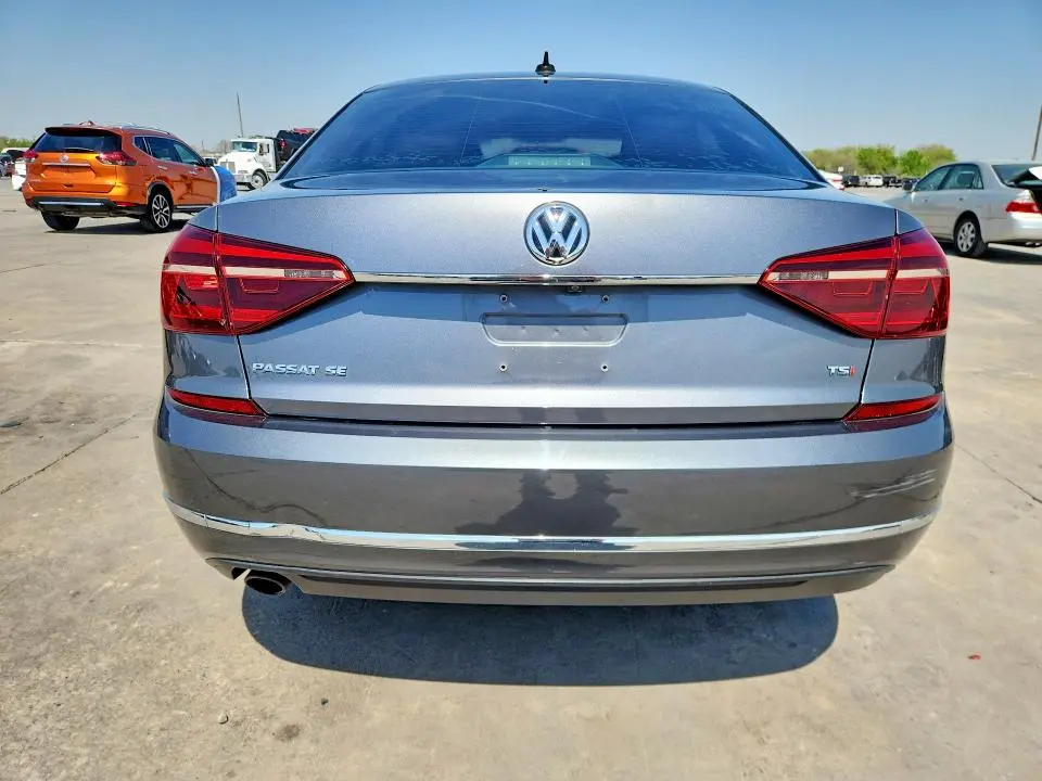 2017 VOLKSWAGEN PASSAT SE  