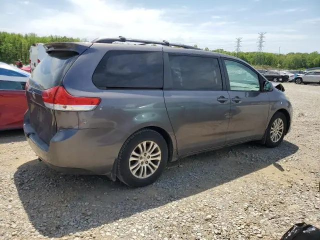 2012 TOYOTA SIENNA XLE  