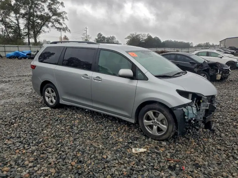 2020 TOYOTA SIENNA LE  