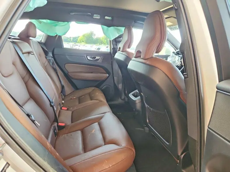2023 VOLVO XC60 PLUS  