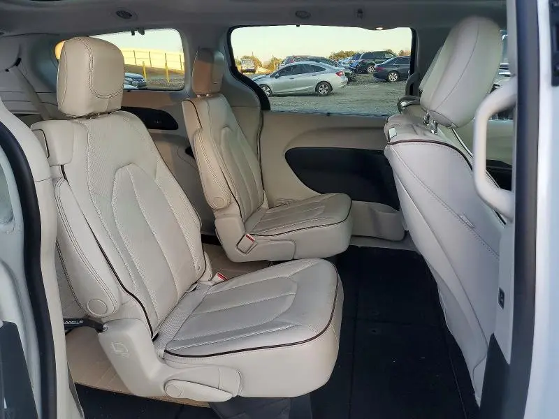 2017 CHRYSLER PACIFICA LIMITED  