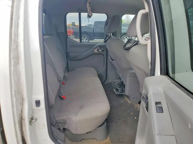 2017 NISSAN FRONTIER SV  