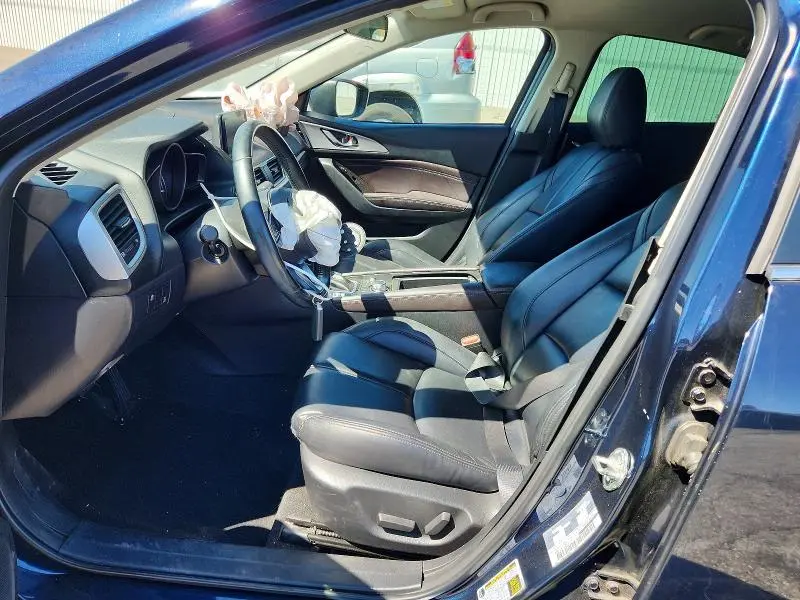 2018 MAZDA 3 TOURING  