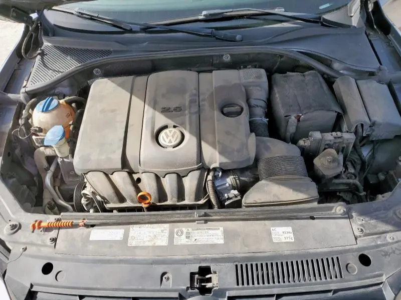 2013 VOLKSWAGEN PASSAT S