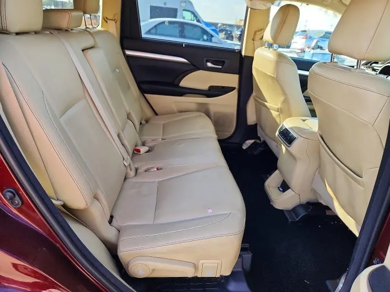 2018 TOYOTA HIGHLANDER SE  