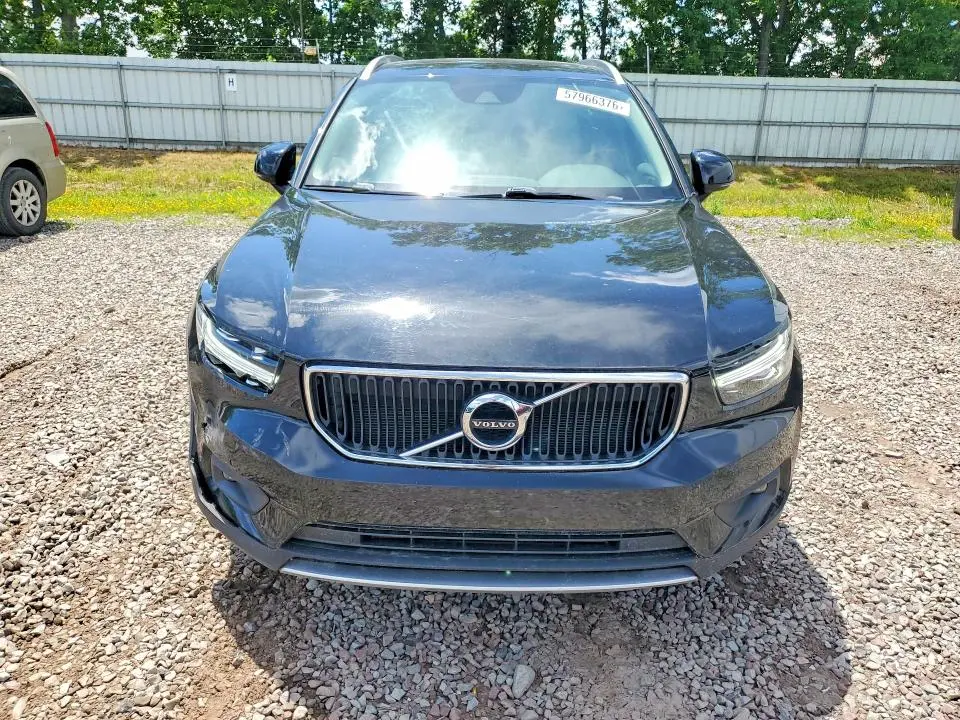 2021 VOLVO XC40 T5 MOMENTUM  