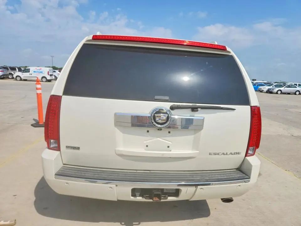 2011 CADILLAC ESCALADE LUXURY  