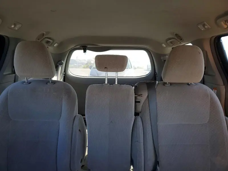 2017 TOYOTA SIENNA LE  