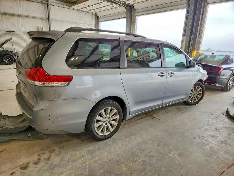 2014 TOYOTA SIENNA XLE 7-PASSENGER  