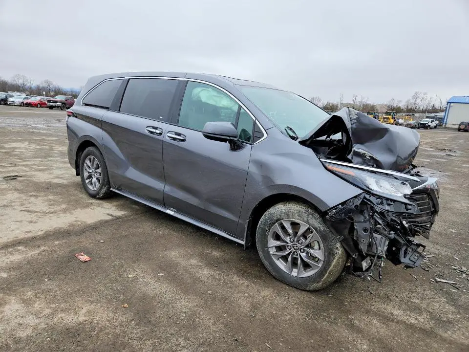 2025 TOYOTA SIENNA XLE 7-PASSENGER  