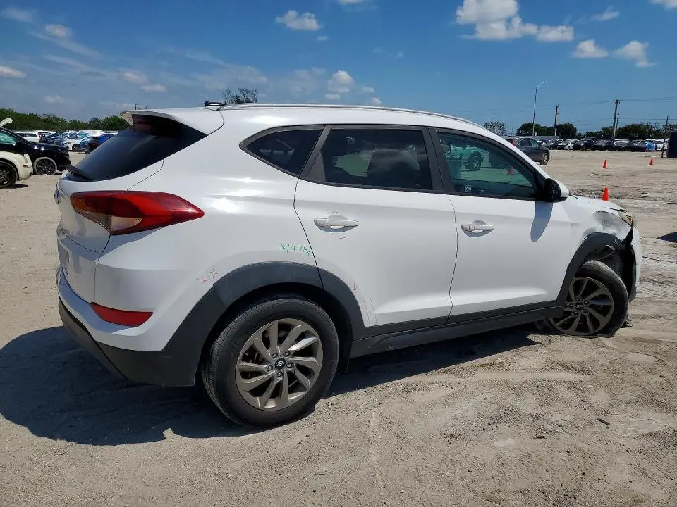 2016 HYUNDAI TUCSON SE  