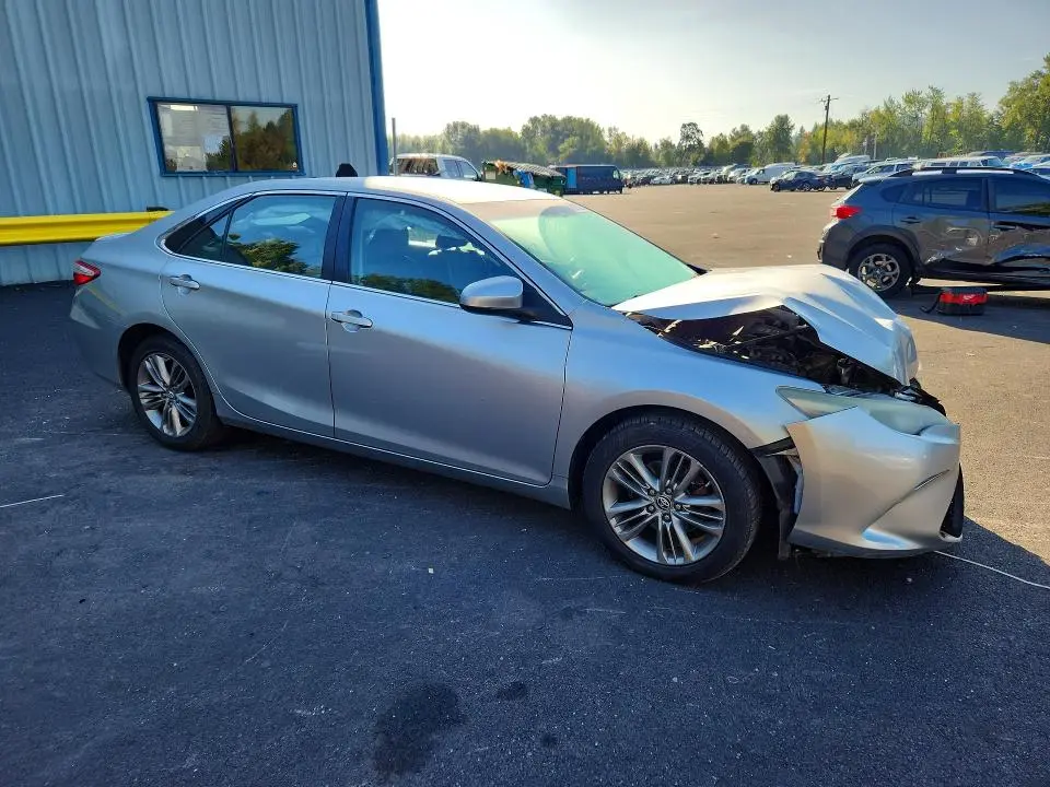 2016 TOYOTA CAMRY SE  