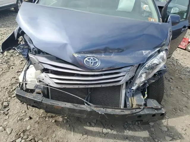 2017 TOYOTA SIENNA XLE