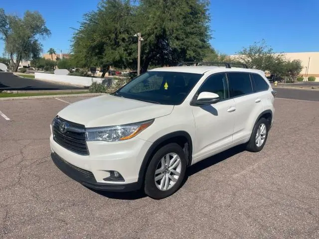 2016 TOYOTA HIGHLANDER LE  