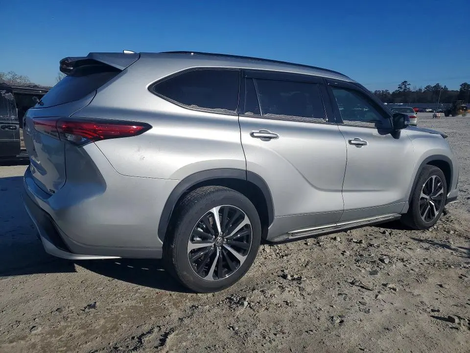 2021 TOYOTA HIGHLANDER XSE  