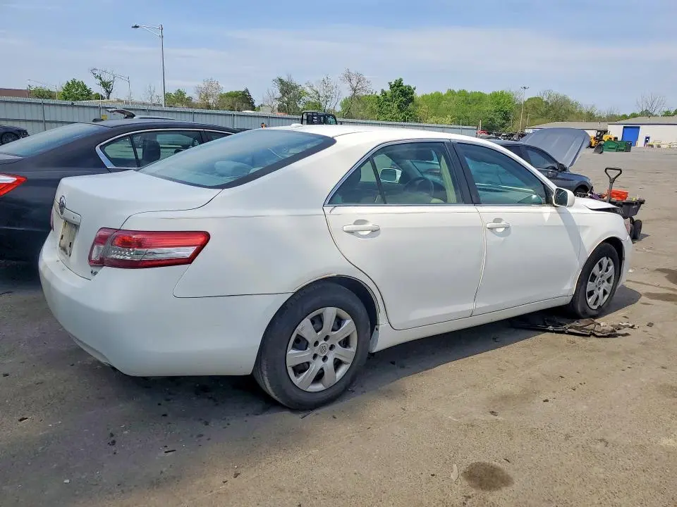 2011 TOYOTA CAMRY LE  