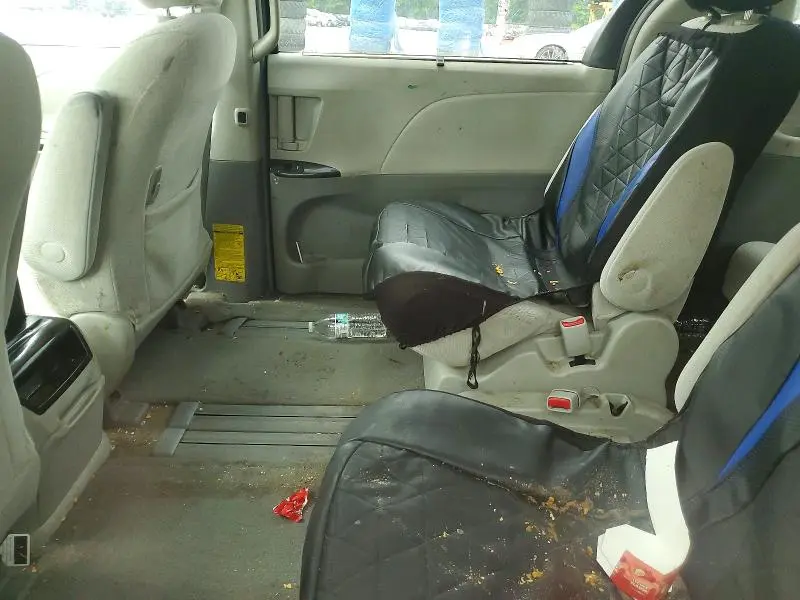 2011 TOYOTA SIENNA LE  