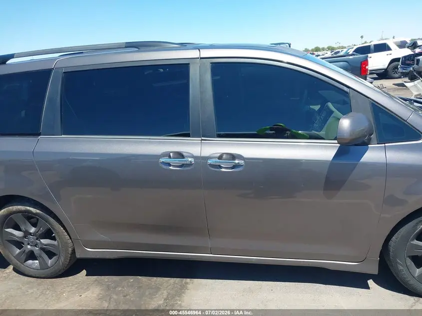 2014 TOYOTA SIENNA SE 8 PASSENGER