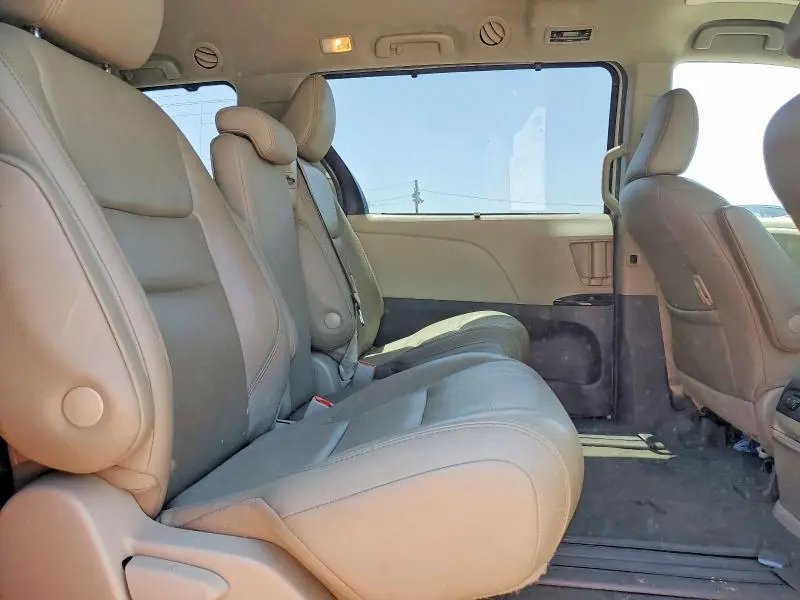 2019 TOYOTA SIENNA XLE PREMIUM 8-PASSENGER  