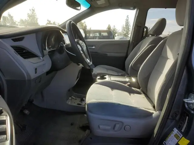 2017 TOYOTA SIENNA LE  