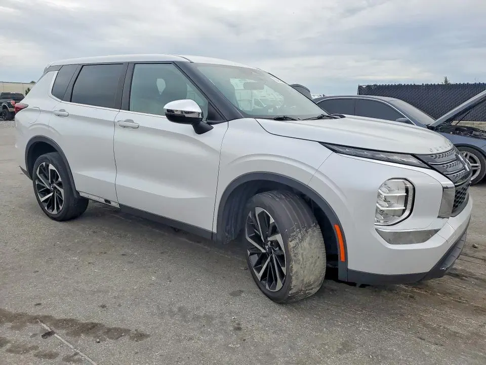 2022 MITSUBISHI OUTLANDER ES  