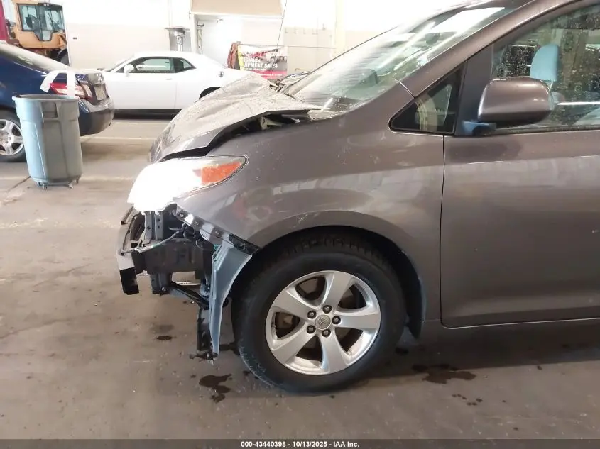 2014 TOYOTA SIENNA LE V6 8 PASSENGER