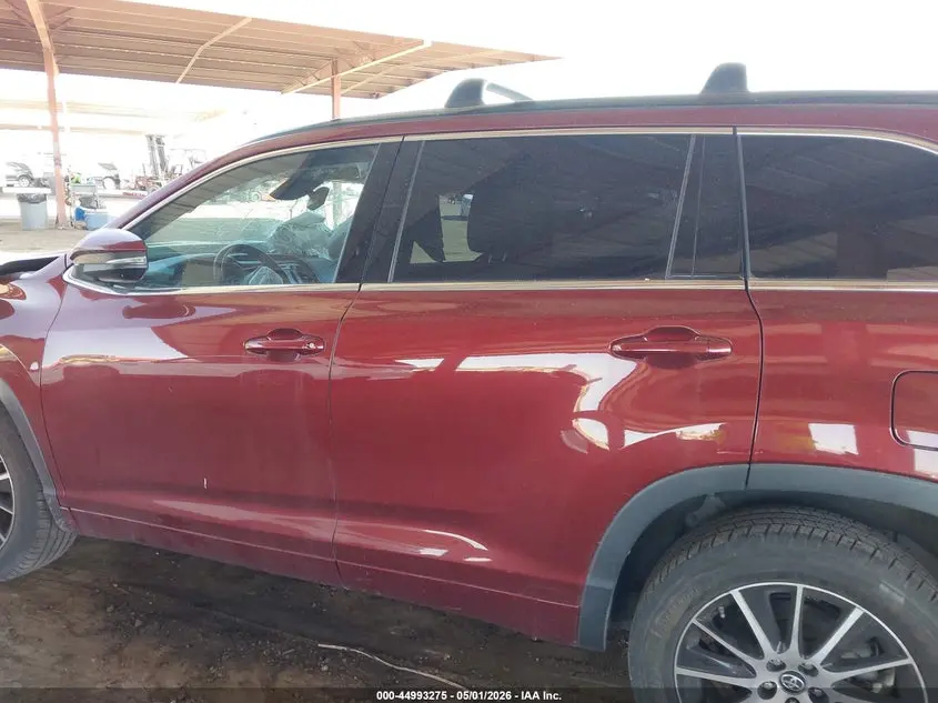 2017 TOYOTA HIGHLANDER SE