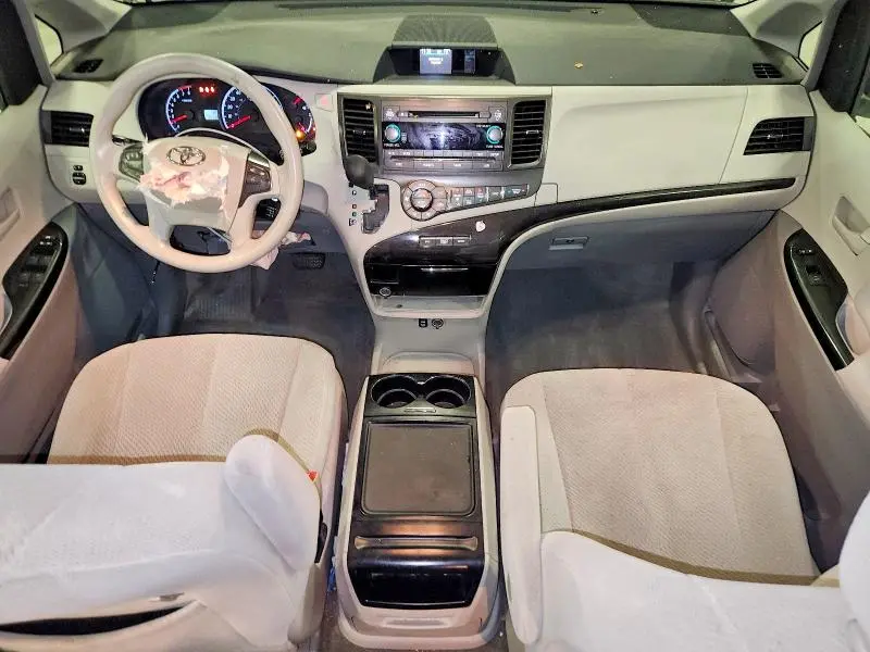 2014 TOYOTA SIENNA LE  