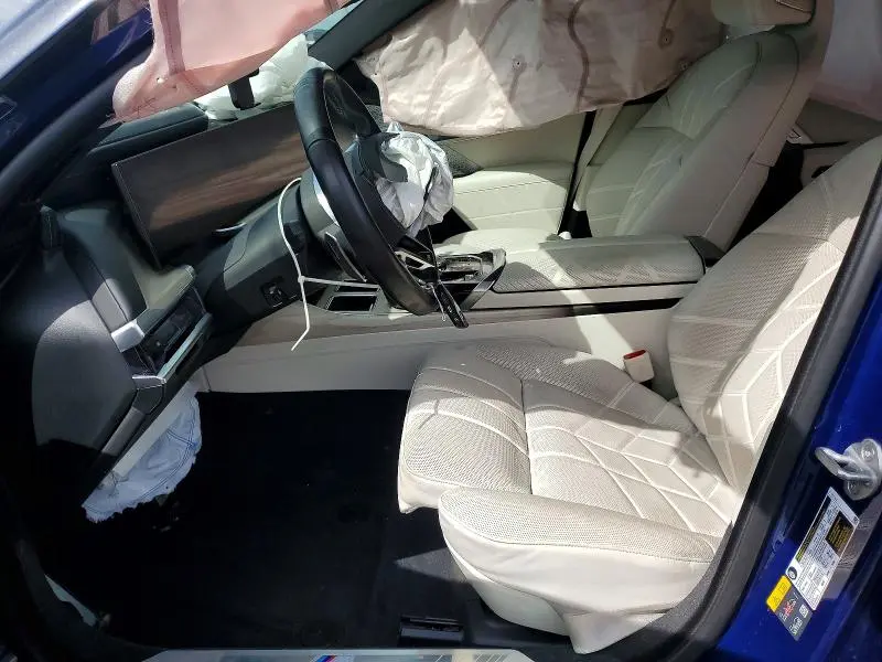 2024 BMW 750 XE  
