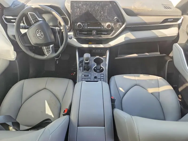 2026 TOYOTA HIGHLANDER XLE  
