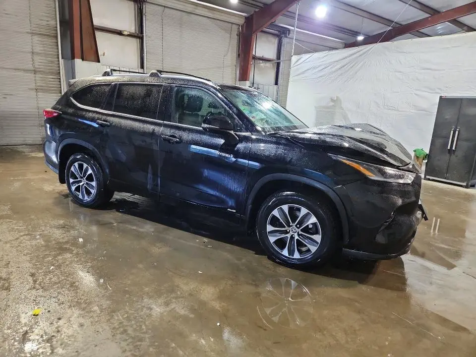 2021 TOYOTA HIGHLANDER HYBRID XLE  