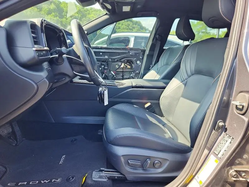 2023 TOYOTA CROWN LIMITED  