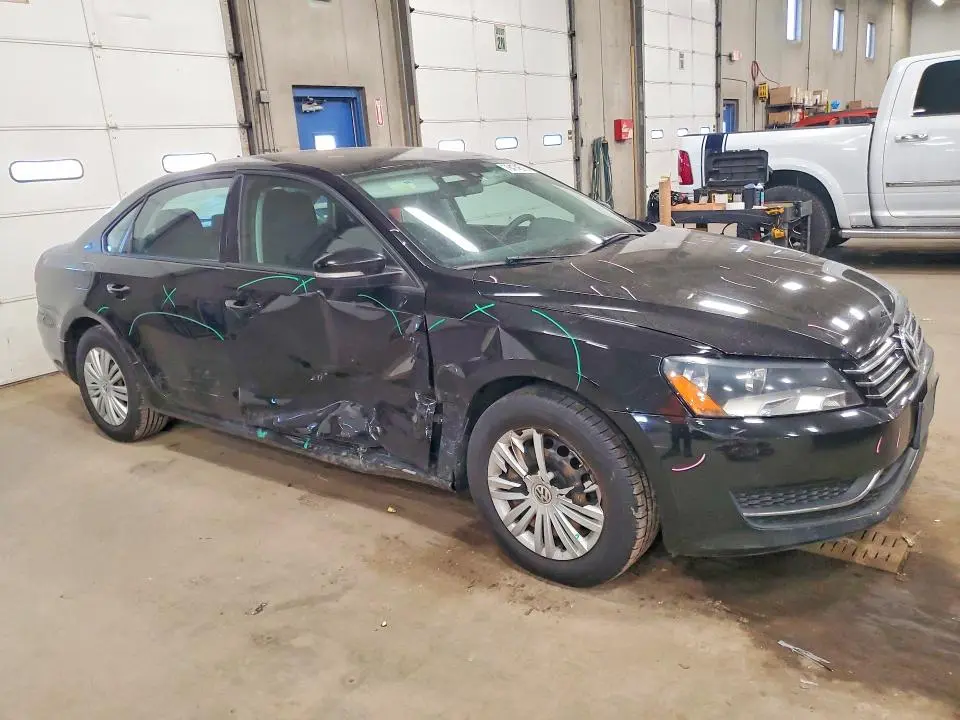 2015 VOLKSWAGEN PASSAT S  
