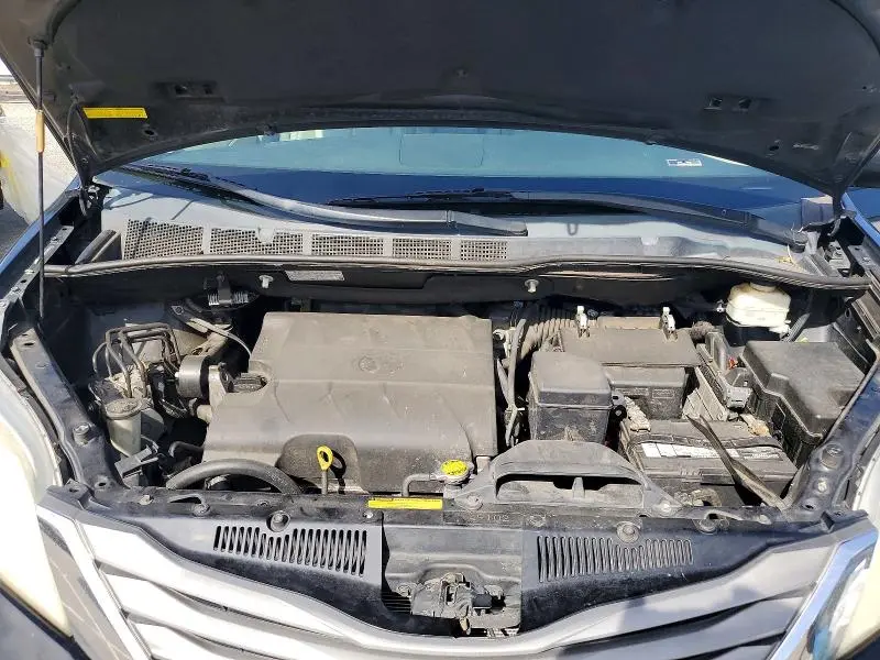 2011 TOYOTA SIENNA XLE  