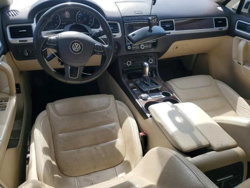 2015 VOLKSWAGEN TOUAREG V6  