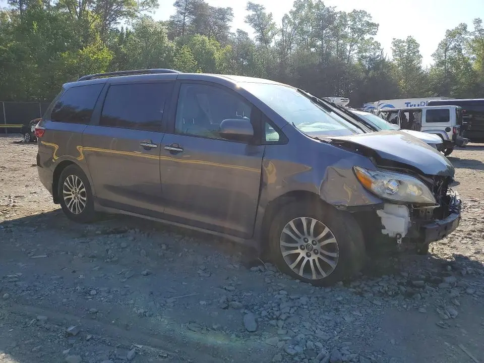 2018 TOYOTA SIENNA XLE 8-PASSENGER  
