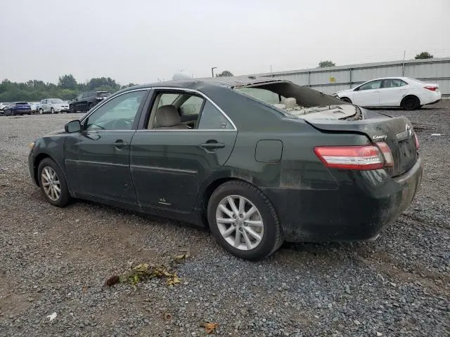 2011 TOYOTA CAMRY SE  