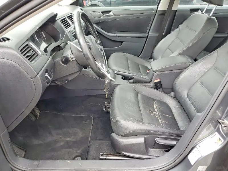 2012 VOLKSWAGEN JETTA SE  