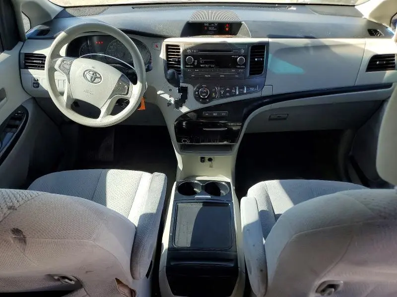 2013 TOYOTA SIENNA LE  