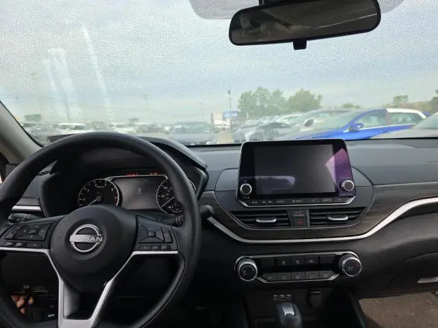 2024 NISSAN ALTIMA SV  