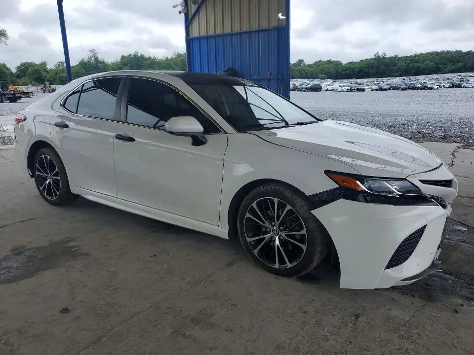 2018 TOYOTA CAMRY SE  