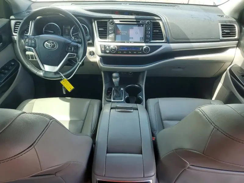 2019 TOYOTA HIGHLANDER XLE  