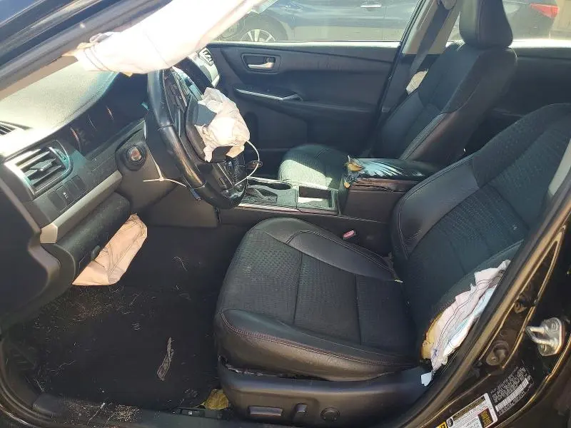 2015 TOYOTA CAMRY SE  
