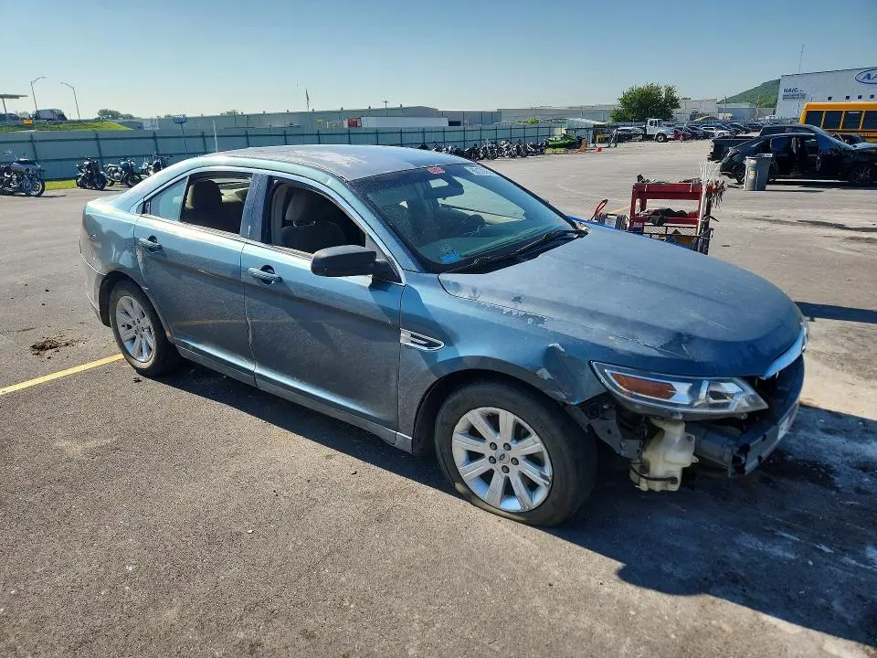 2010 FORD TAURUS SE  