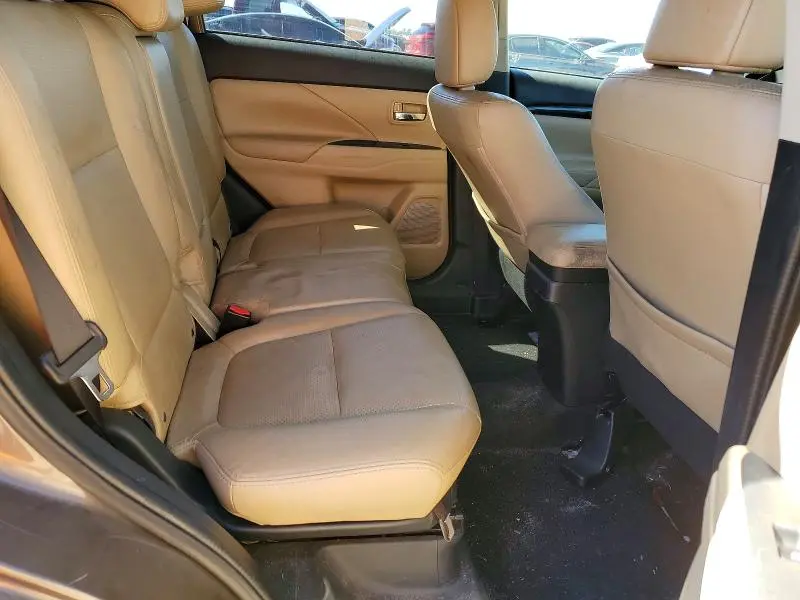 2016 MITSUBISHI OUTLANDER SE  