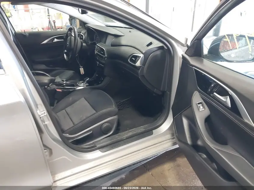 2017 INFINITI QX30  