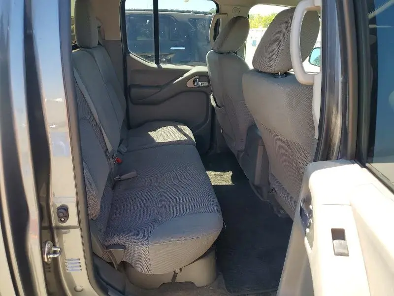 2017 NISSAN FRONTIER SV  